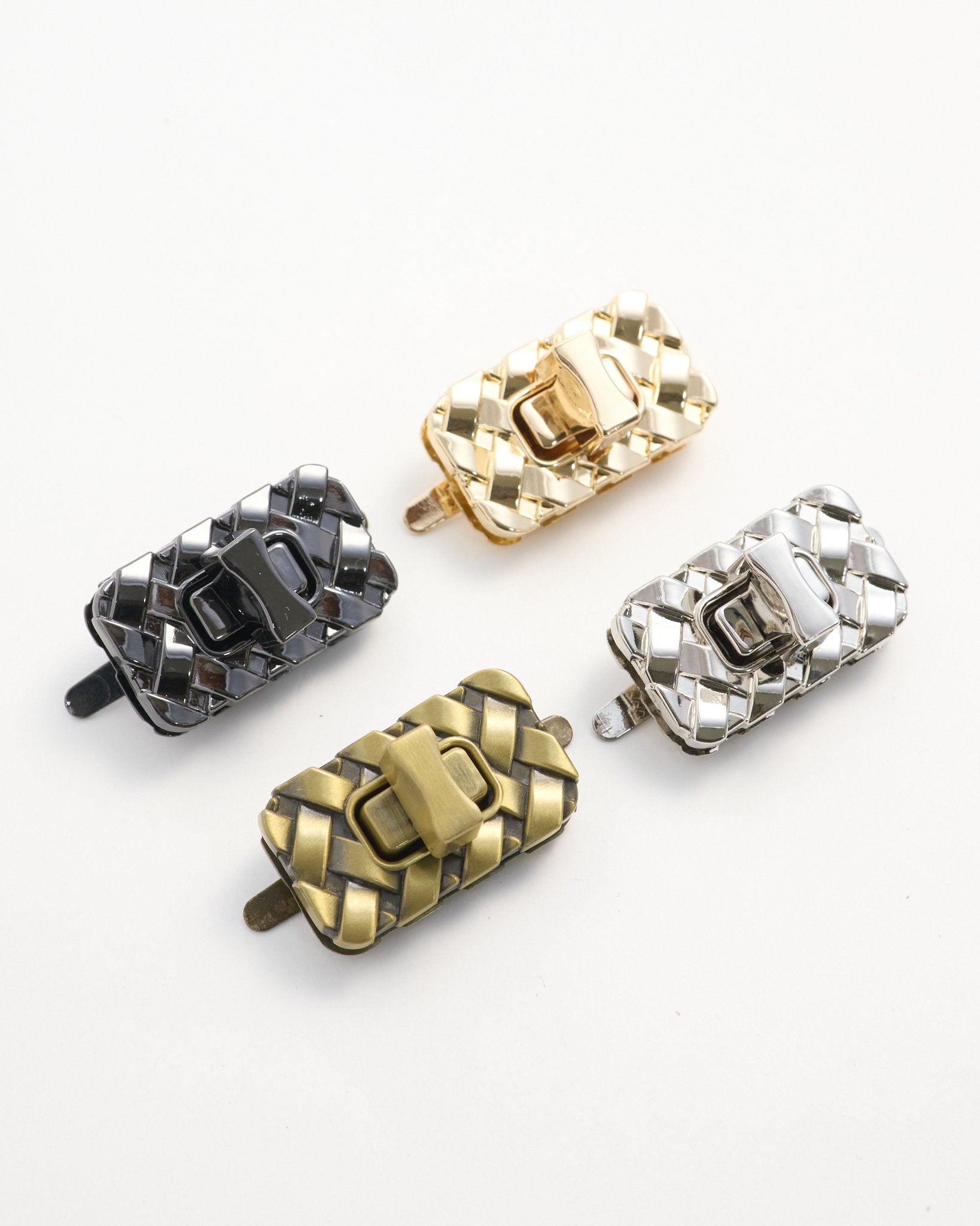 ひねり金具 約34mm×20mm JPC0198 - アクセサリーパーツ・資材の