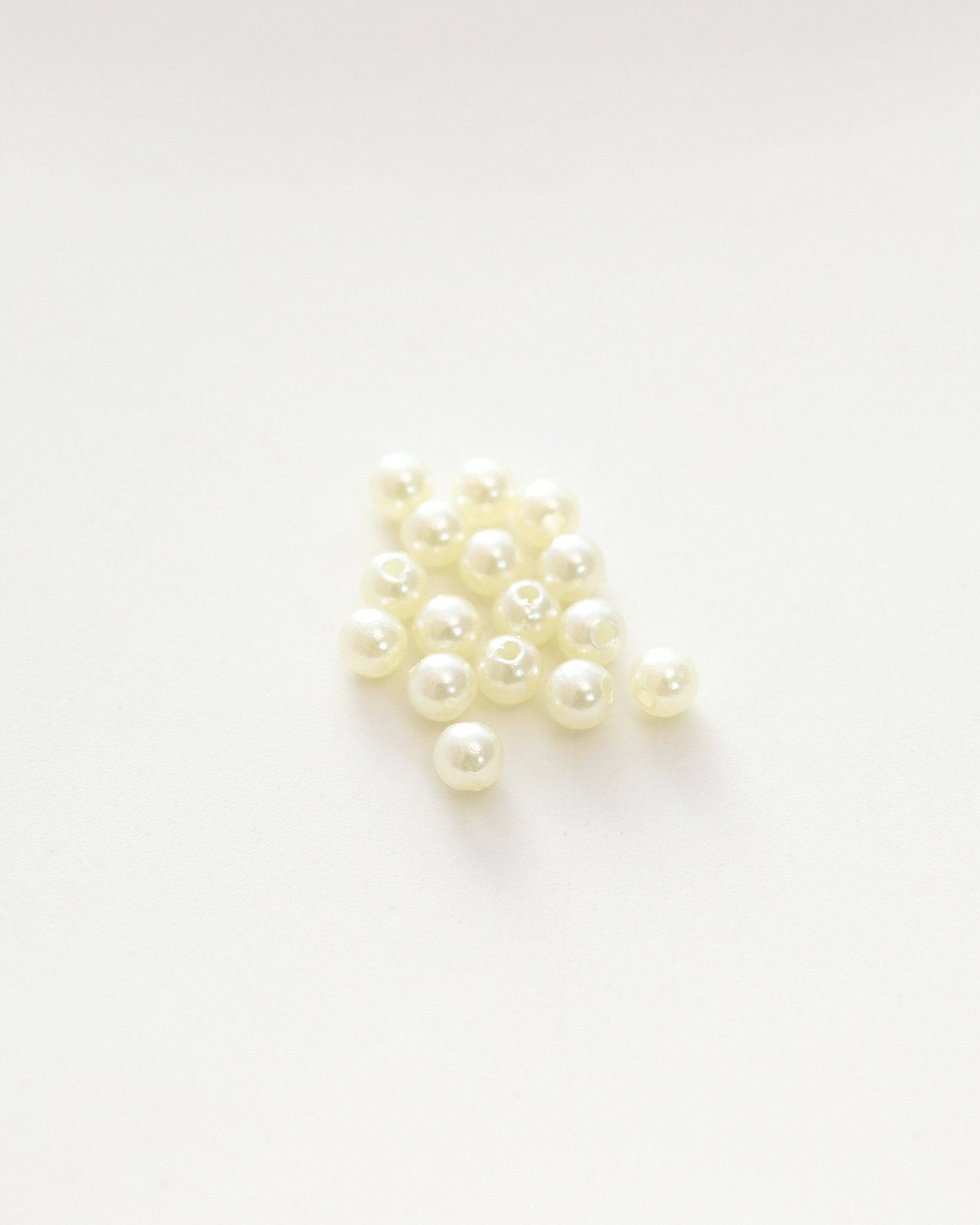 樹脂ビーズ 直径5mm 両穴タイプ JPC0094 - アクセサリーパーツ・資材の