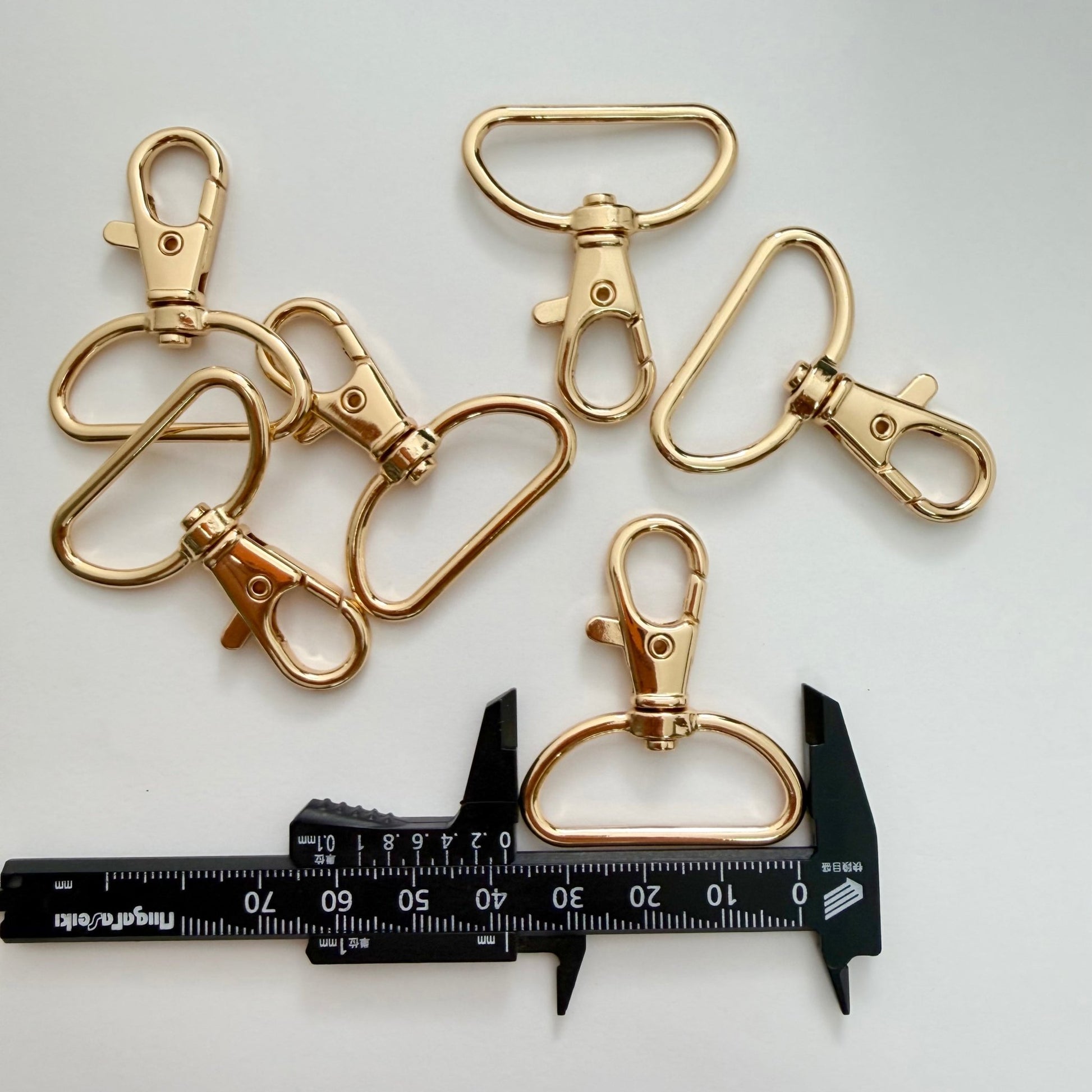 ナスカン 尾内径約 30mm尾内線径２ｍｍ 高品質　10個入り JPC0110 - 30 ナスカンまとめ買い 卸 業務用 問屋 お徳用 作家 バッグ カバン 金具 フック ゴールド シルバー ブラック キーホルダー パーツ 持ち手 ショルダー 回転 クリップ DIY ハンドメイド 手芸 手作り - ジャパンパーツセンター