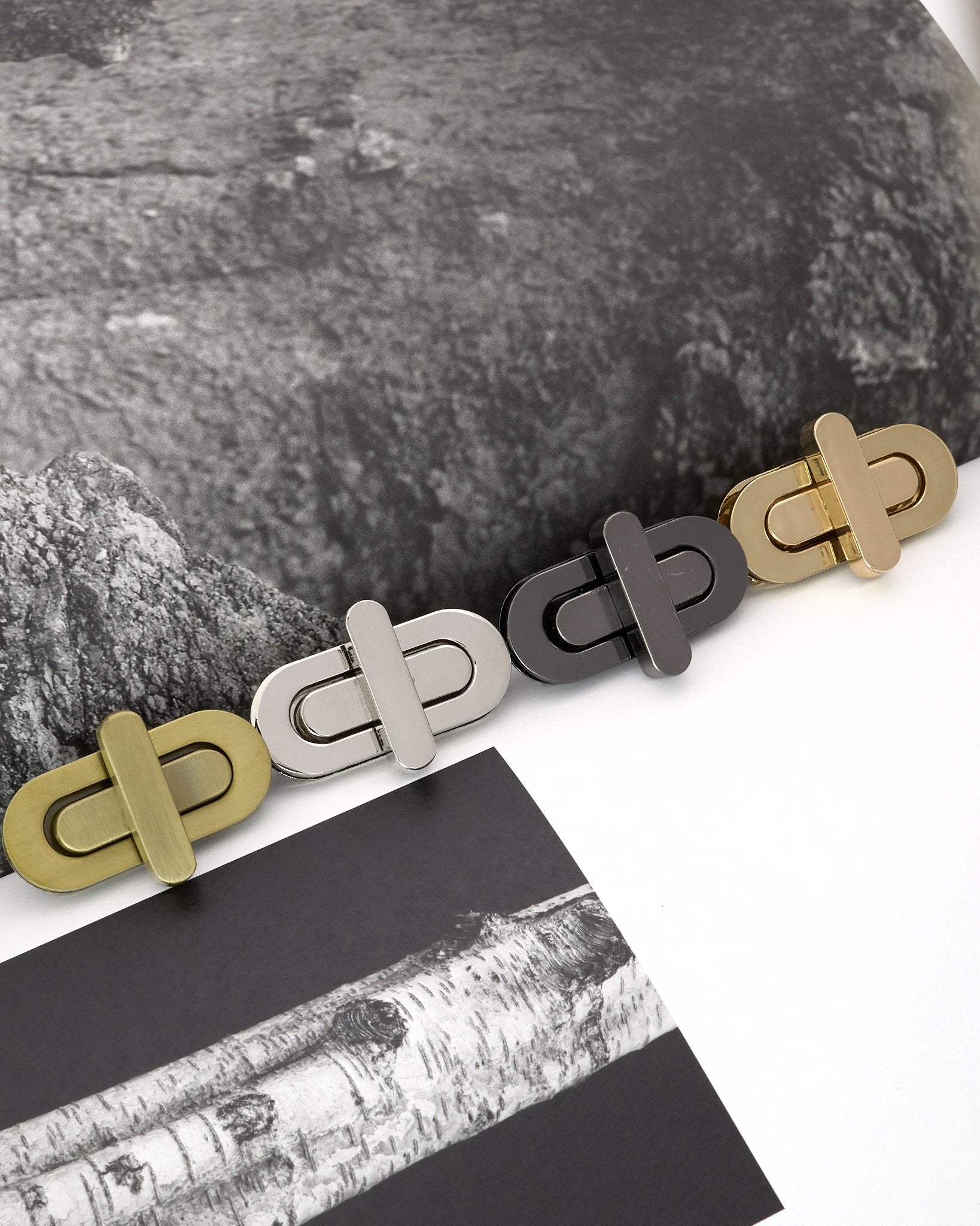 マグネットホック付き金具 約20mm×51mm JPC0203 - アクセサリーパーツ