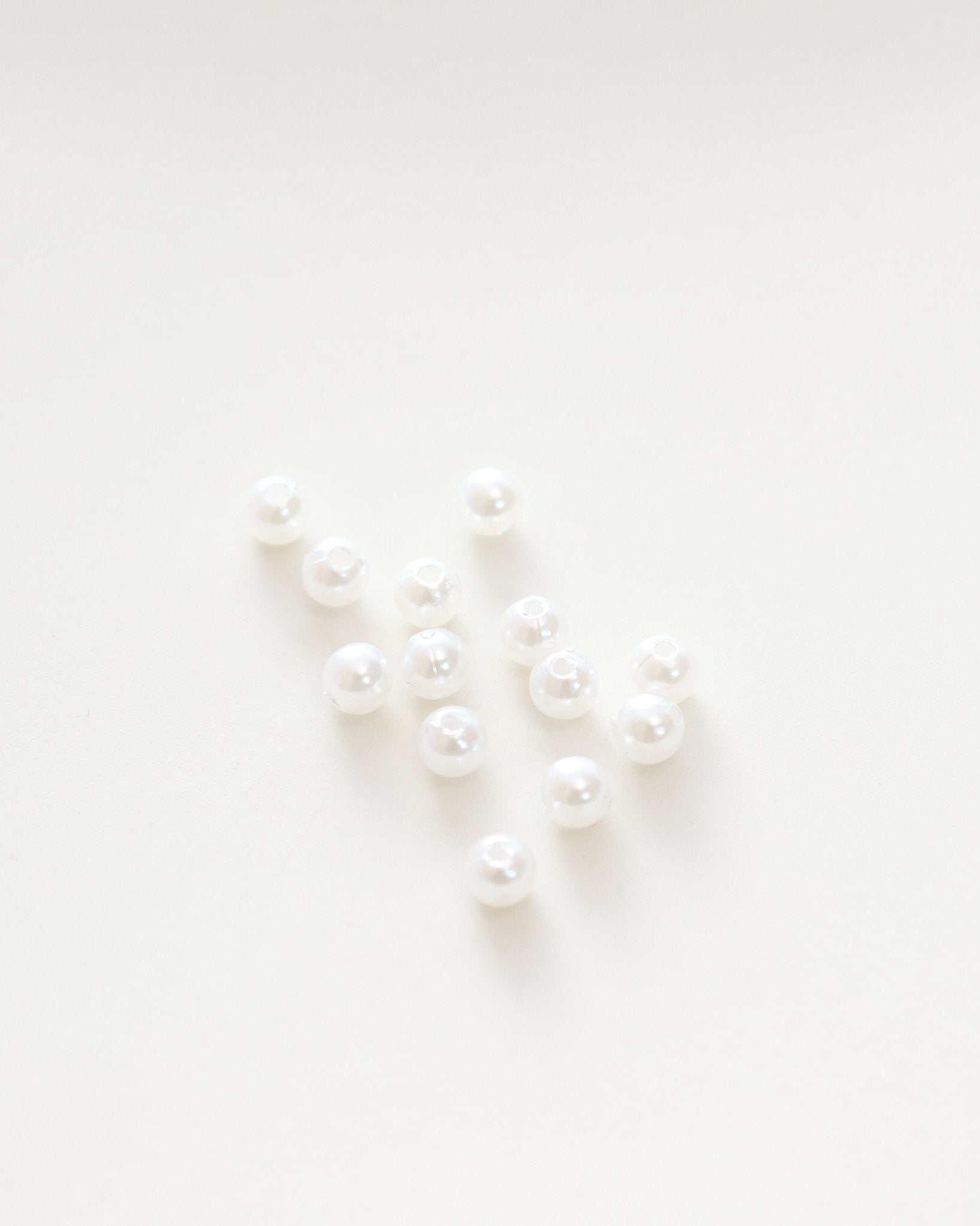 樹脂ビーズ 直径5mm 両穴タイプ JPC0094 - アクセサリーパーツ・資材の