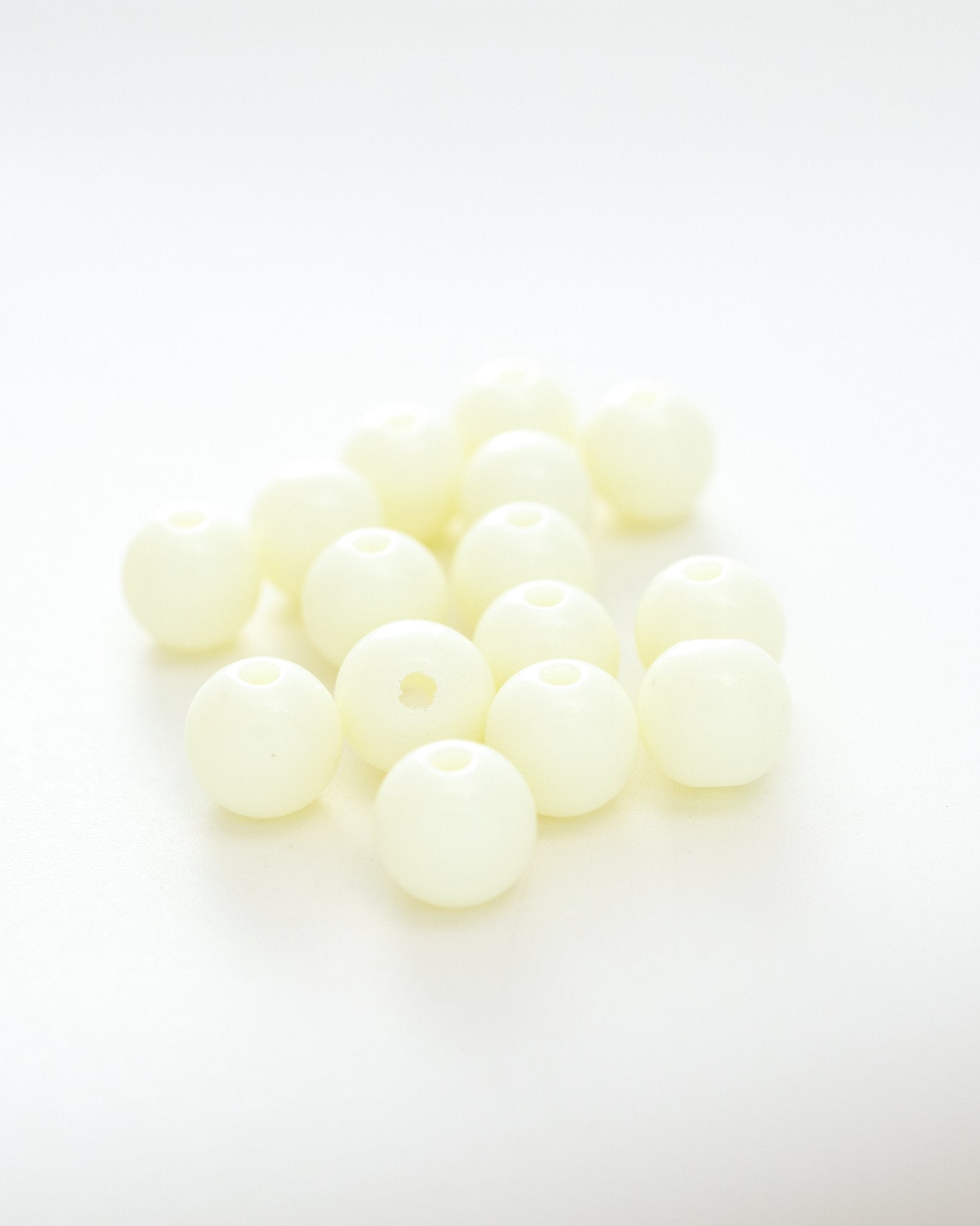樹脂パール 両穴開き 直径約8mm JPC0102 - アクセサリーパーツ・資材の