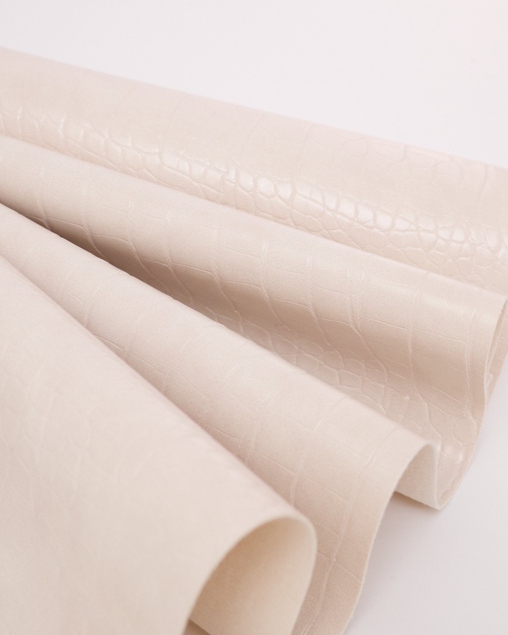 PUレザー ワニ型押し革調 - アクセサリーパーツ・資材の